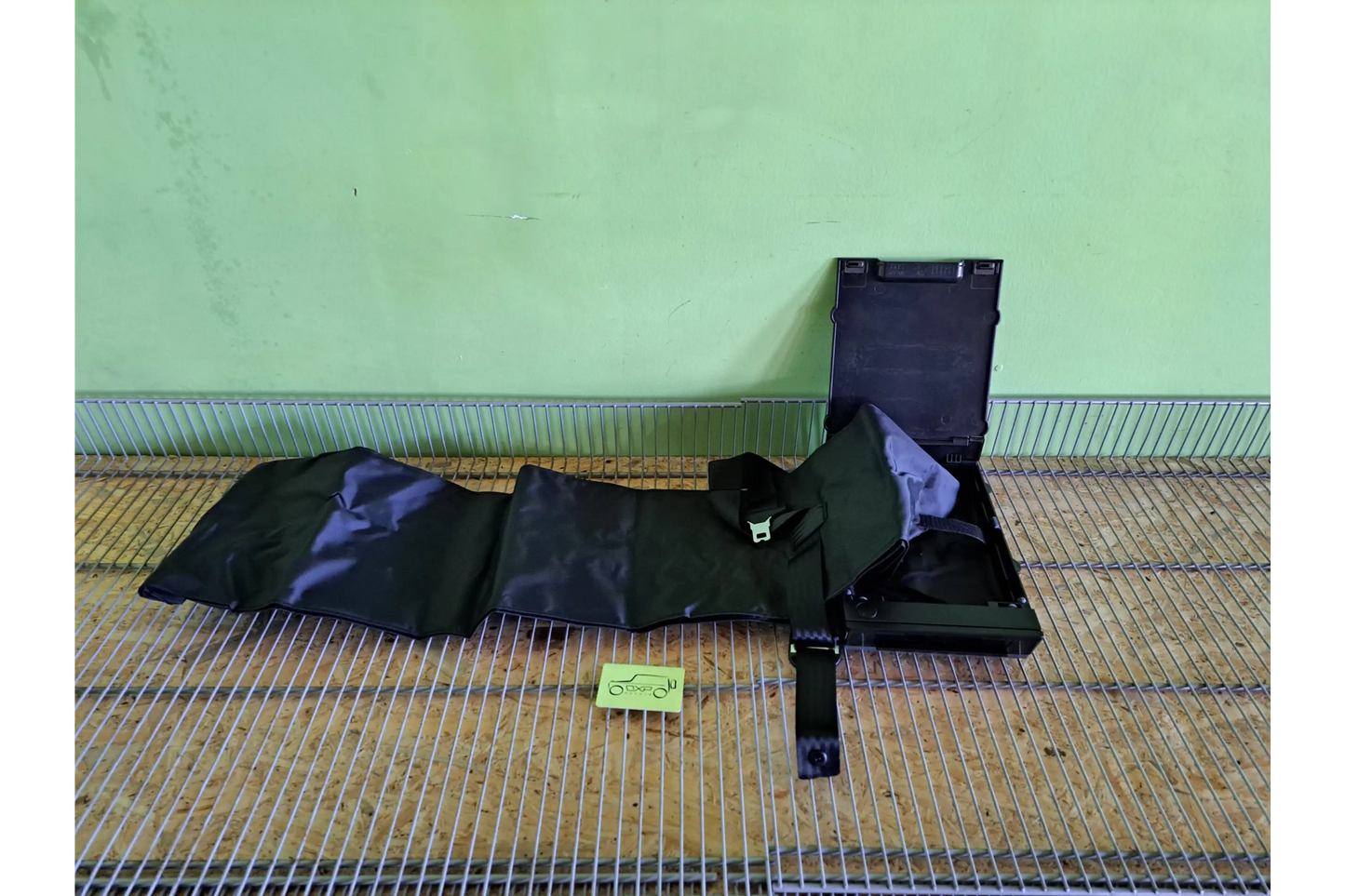 BMW 09-15 F01 F02 F04 Rear seat ski bag