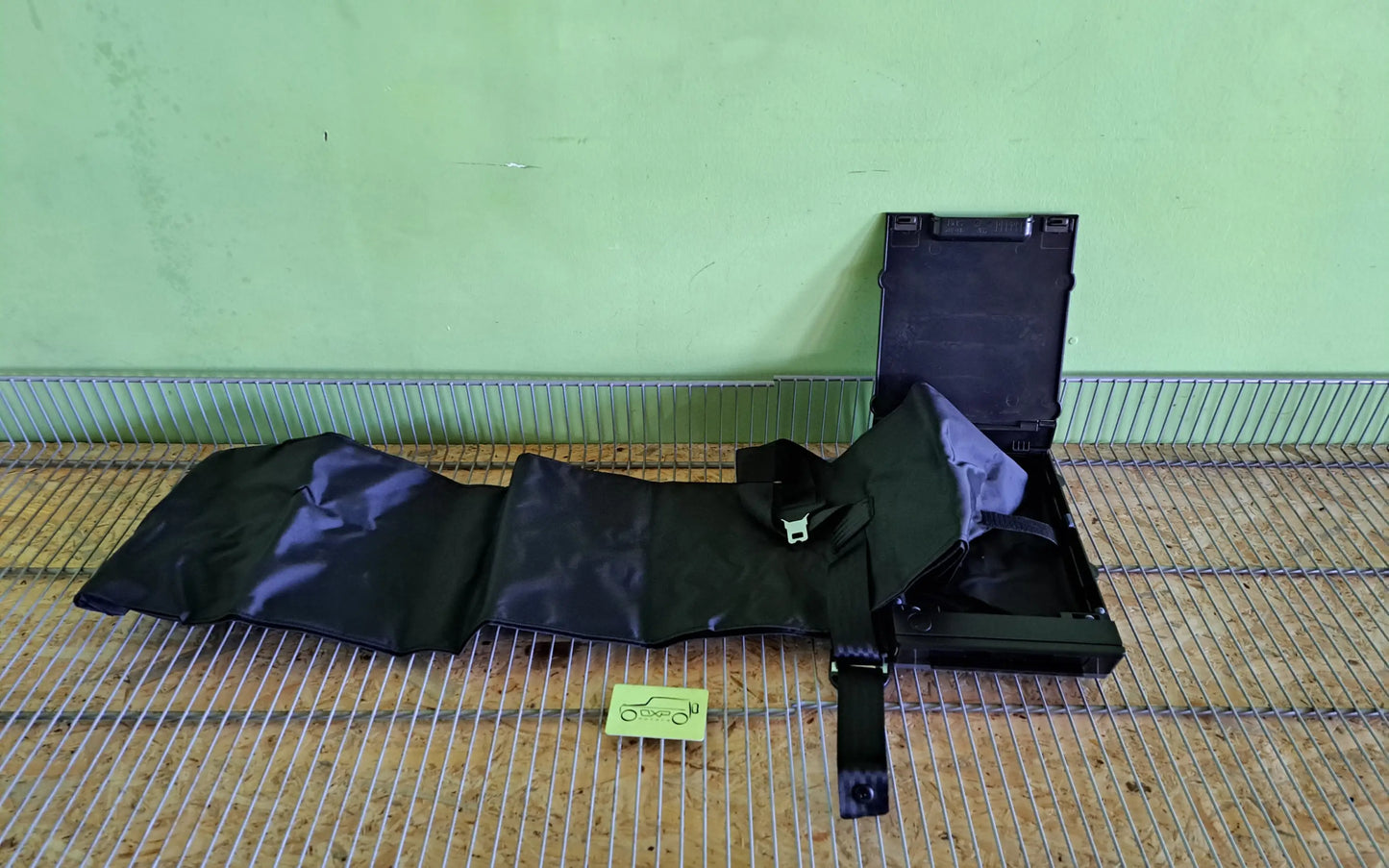 BMW 09-15 F01 F02 F04 Rear seat ski bag