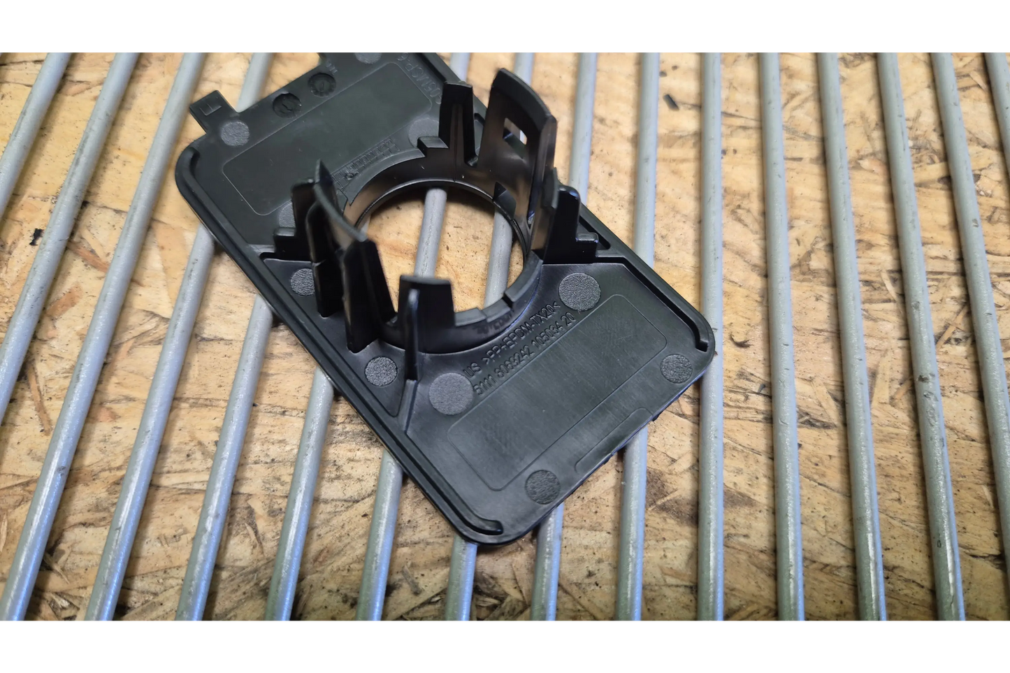BMW X5 G05 Front right bumper sensor bracket - bumper sensor bracket