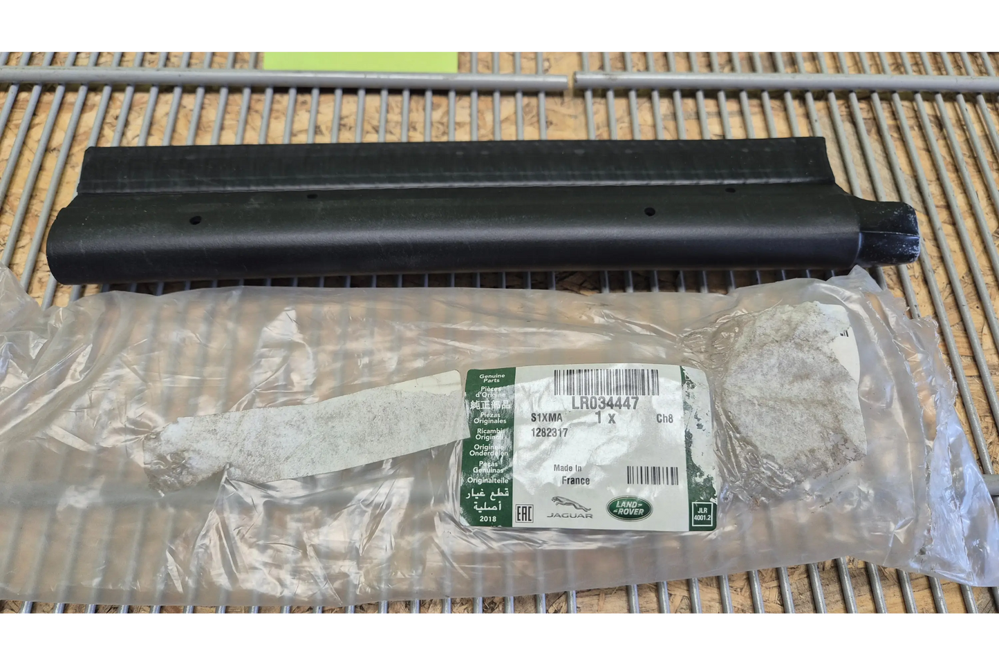 LAND ROVER RANGE ROVER IV L405 Hood seal right - hood seal