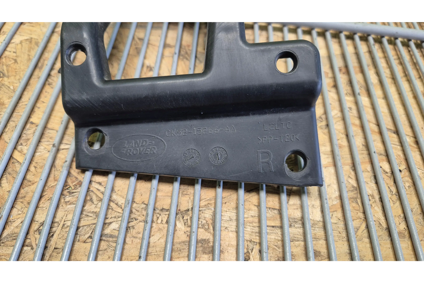 LAND ROVER RANGE ROVER Vogue L405 Fog light bracket left - fog light bracket