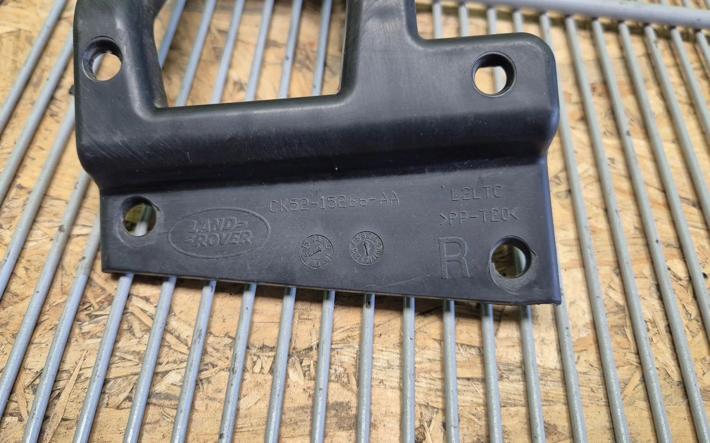 LAND ROVER RANGE ROVER Vogue L405 Fog light bracket left - fog light bracket