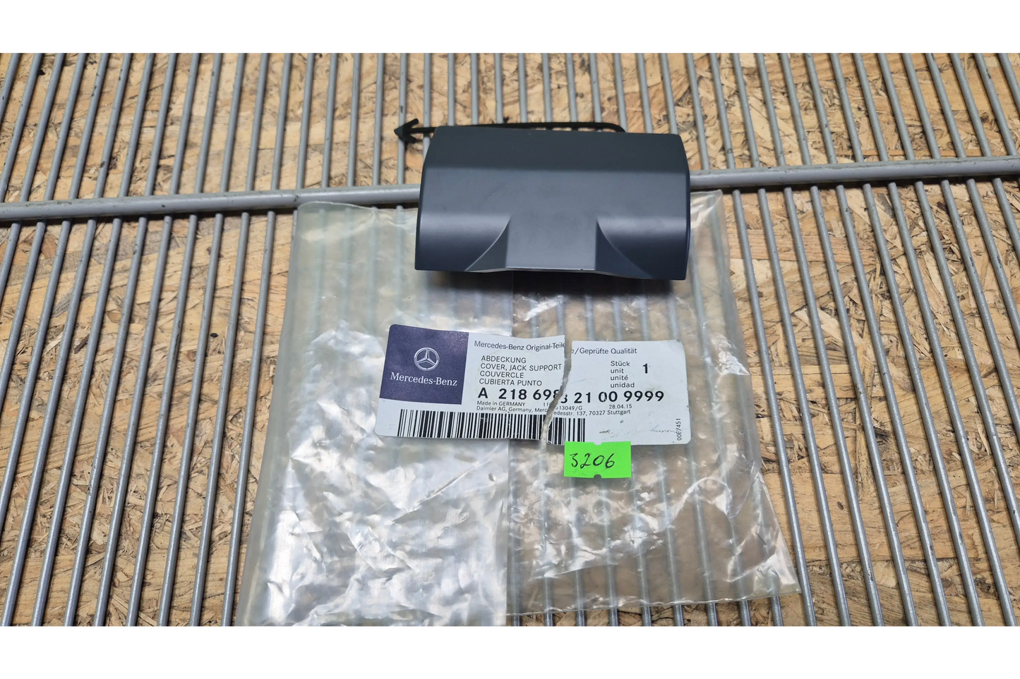 Mercedes-Benz CLS W218 Jack support point cover left front - support point cover