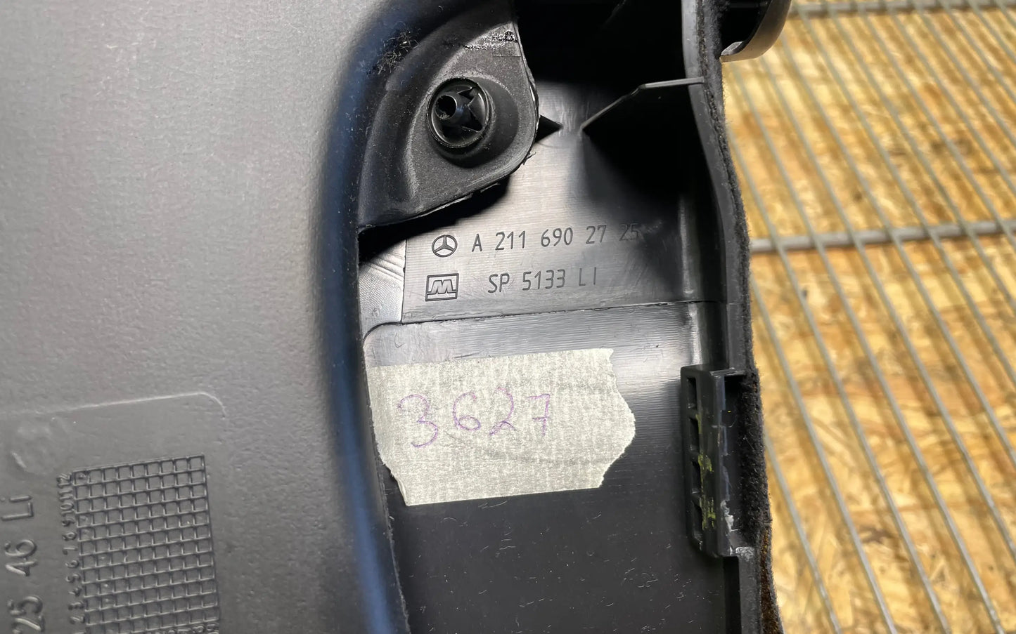 Mercedes-Benz E-Class W211 B pillar duct - pillar duct