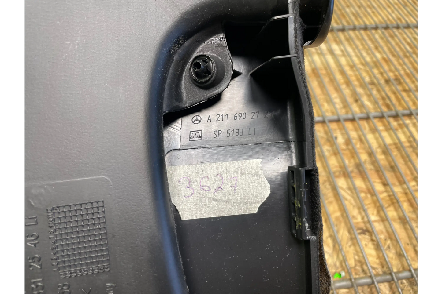Mercedes-Benz E-Class W211 B pillar duct - pillar duct
