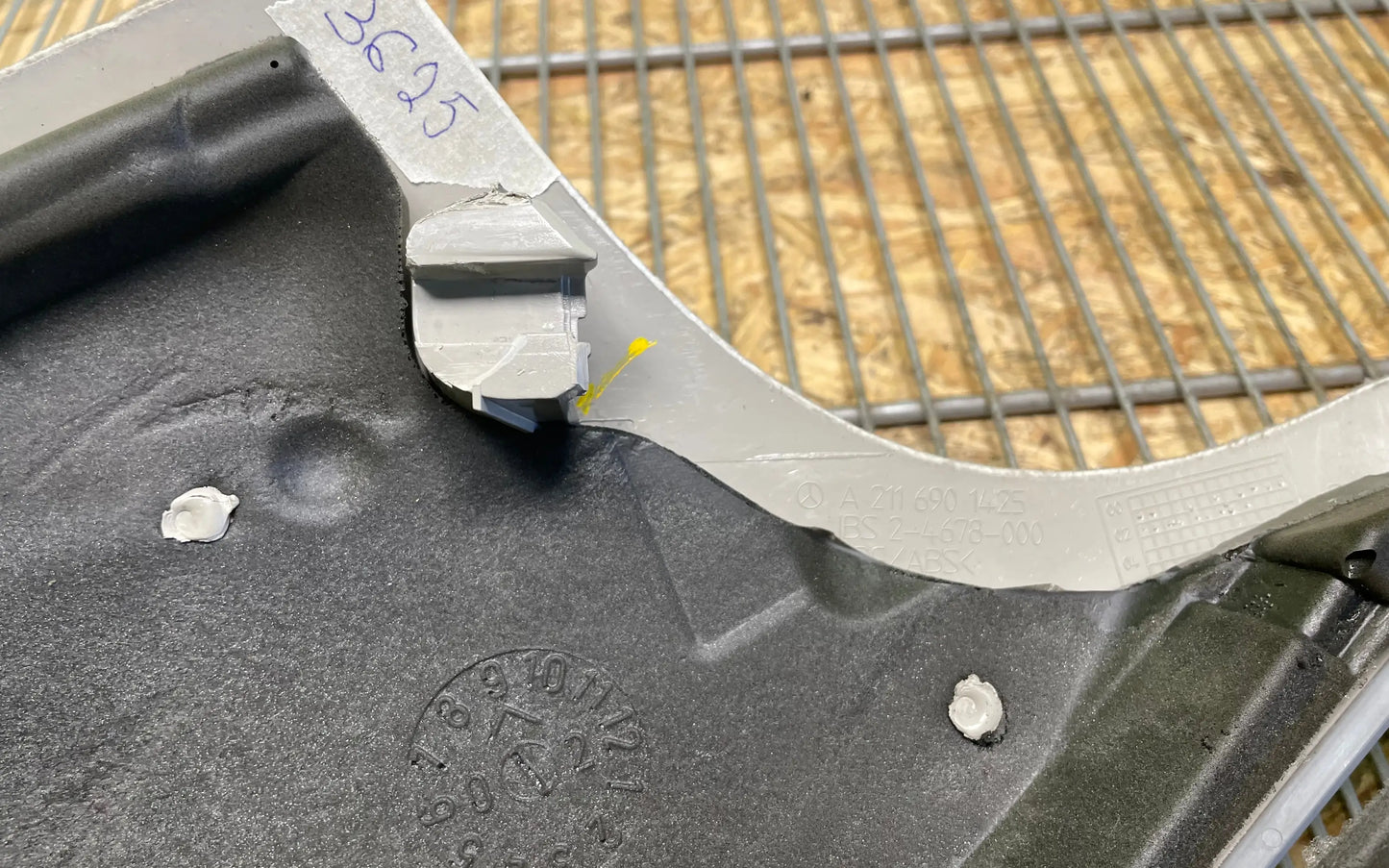 Mercedes-Benz E-Class W211 Rear right pillar trim - pillar trim