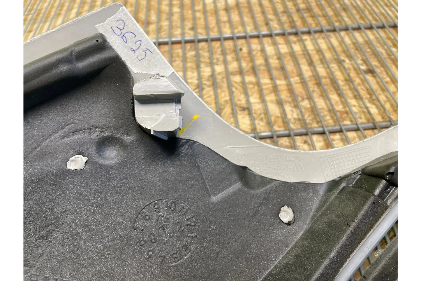 Mercedes-Benz E-Class W211 Rear right pillar trim - pillar trim