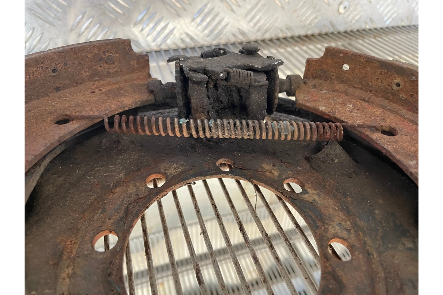 Mercedes-Benz G-Class W460 300G Rear drum brake