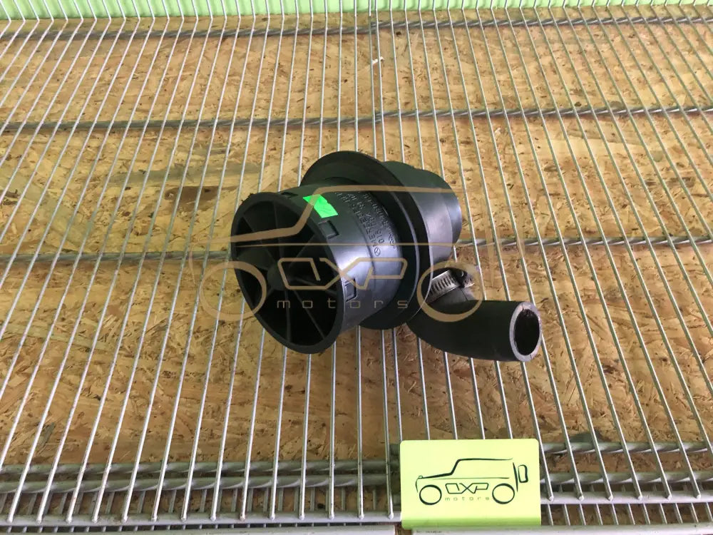 Mercedes-Benz G-Class W463 Air cleaner