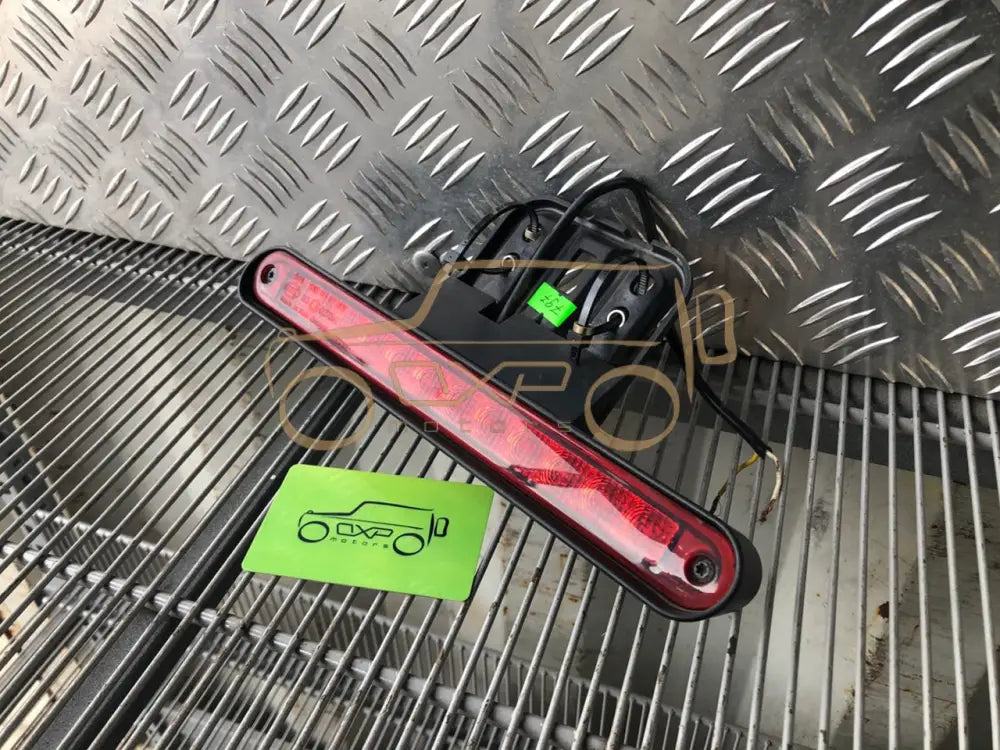 Mercedes-Benz G-Class W463 Auxiliary brake light