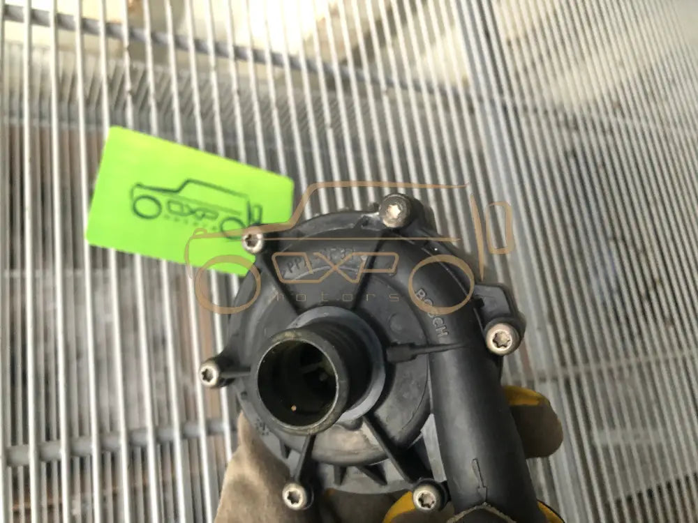 Mercedes-Benz G-Class W463 Auxiliary water pump