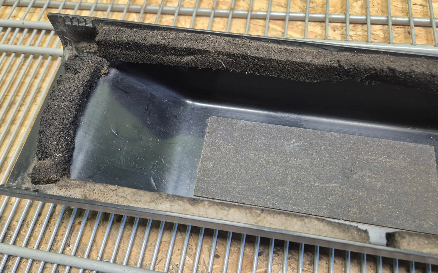 Mercedes-Benz G-Class W463 B-Pillar Cover