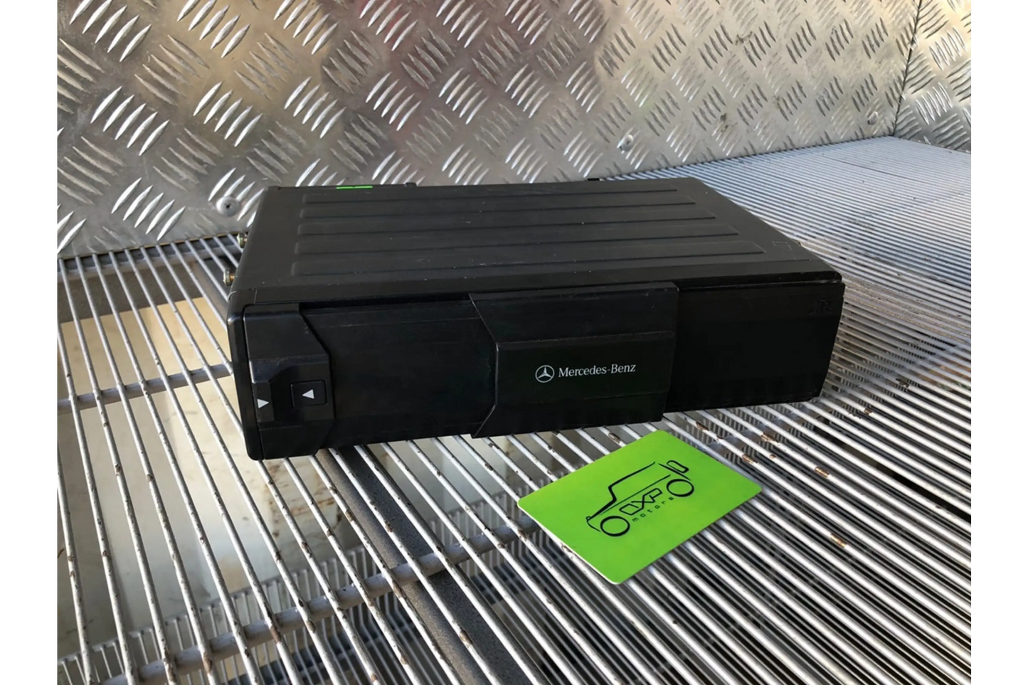 Mercedes-Benz G-Class W463 CD Changer