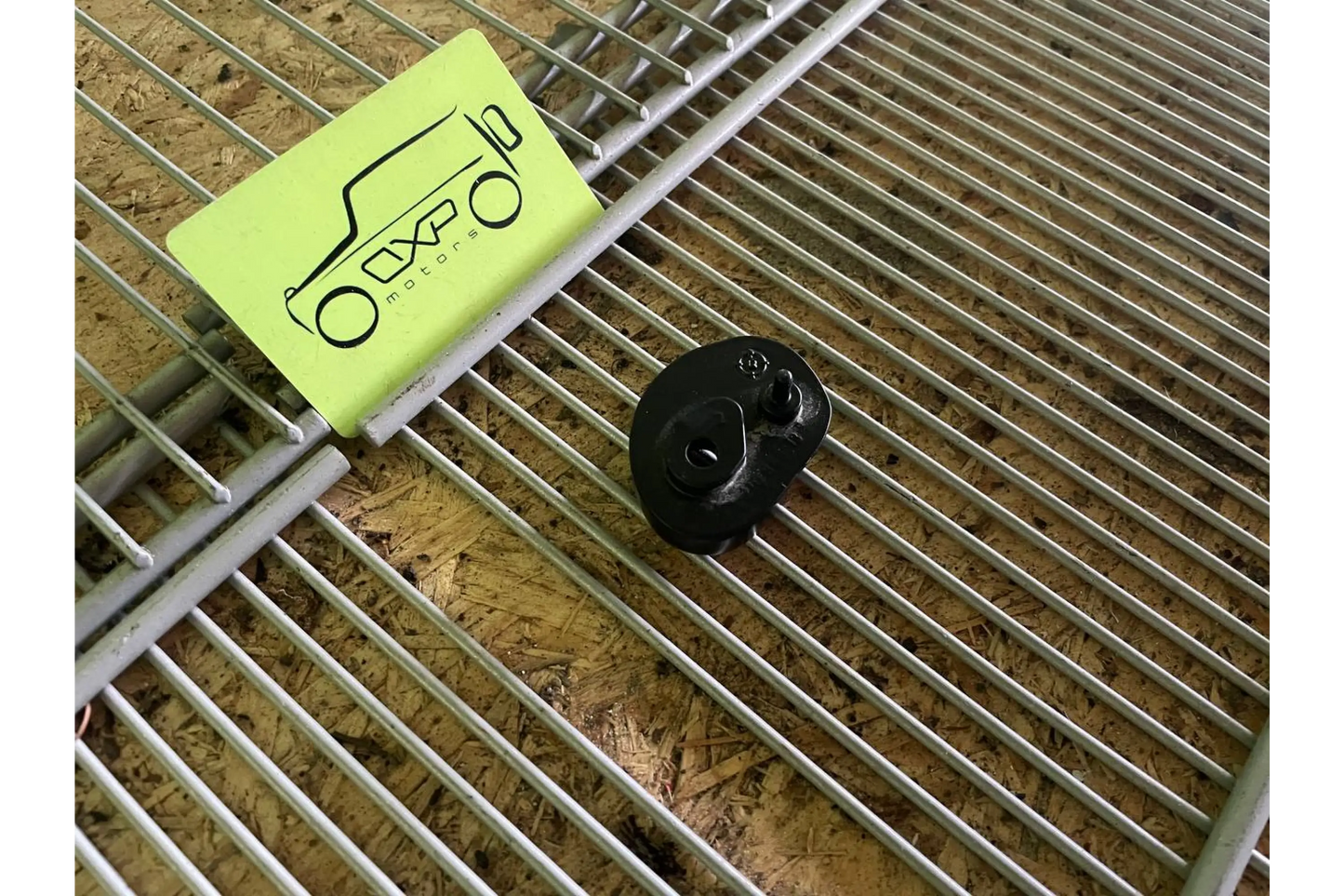 Mercedes-Benz G-Class W463 Divider grid holder left