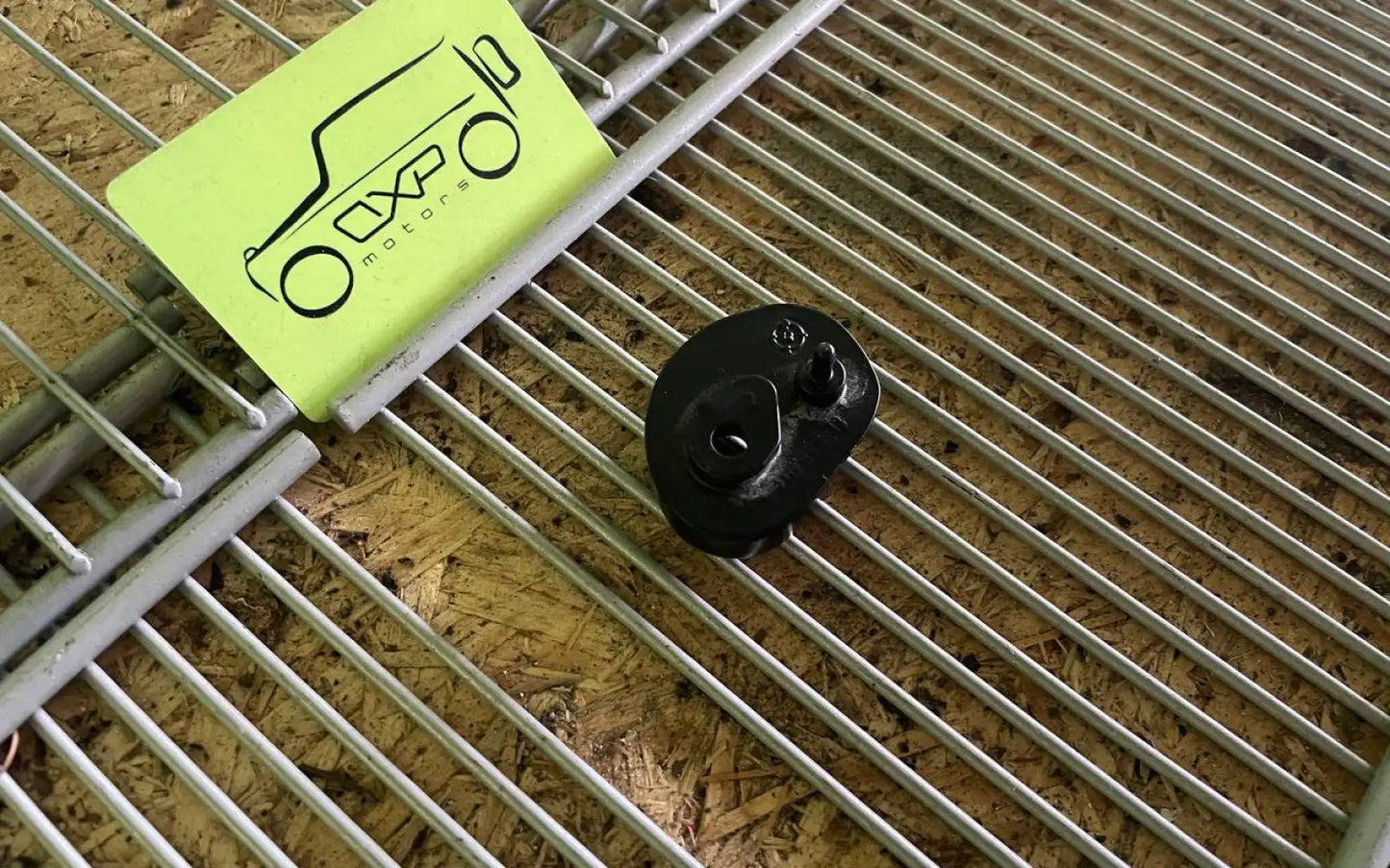 Mercedes-Benz G-Class W463 Divider grid holder left