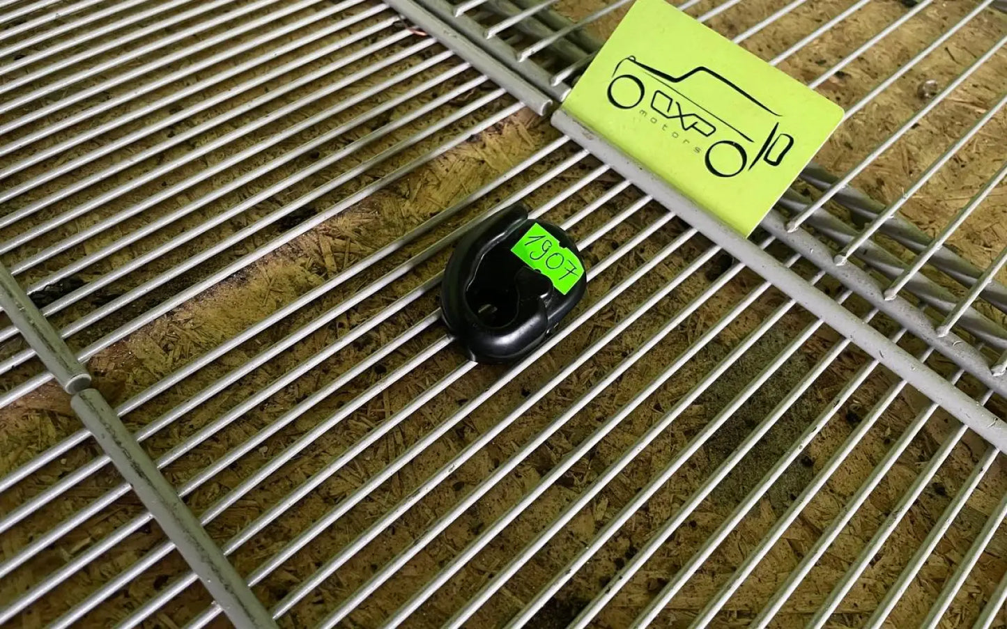 Mercedes-Benz G-Class W463 Divider grid holder right