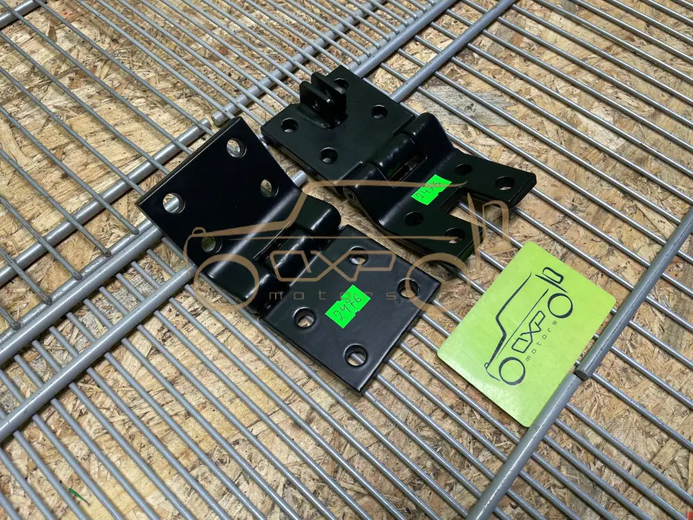 Mercedes-Benz G-Class W463 Door Hinges