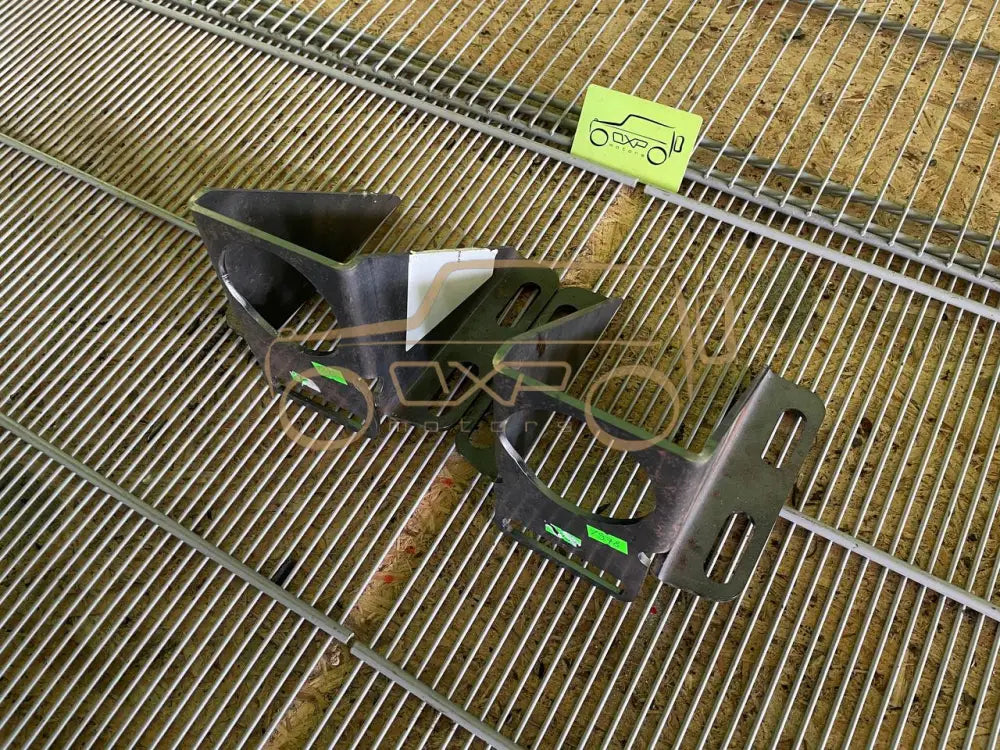 Mercedes-Benz G-Class W463 Frame Bracket Console Set