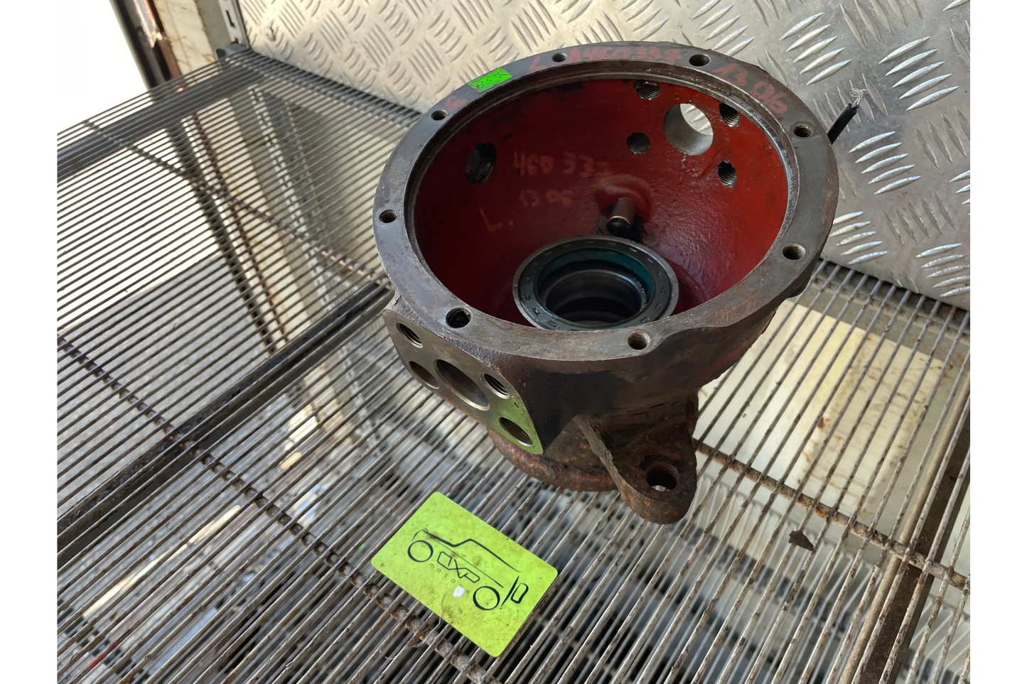 Mercedes-Benz G-Class W463 Front Left Axle Steering Knuckle