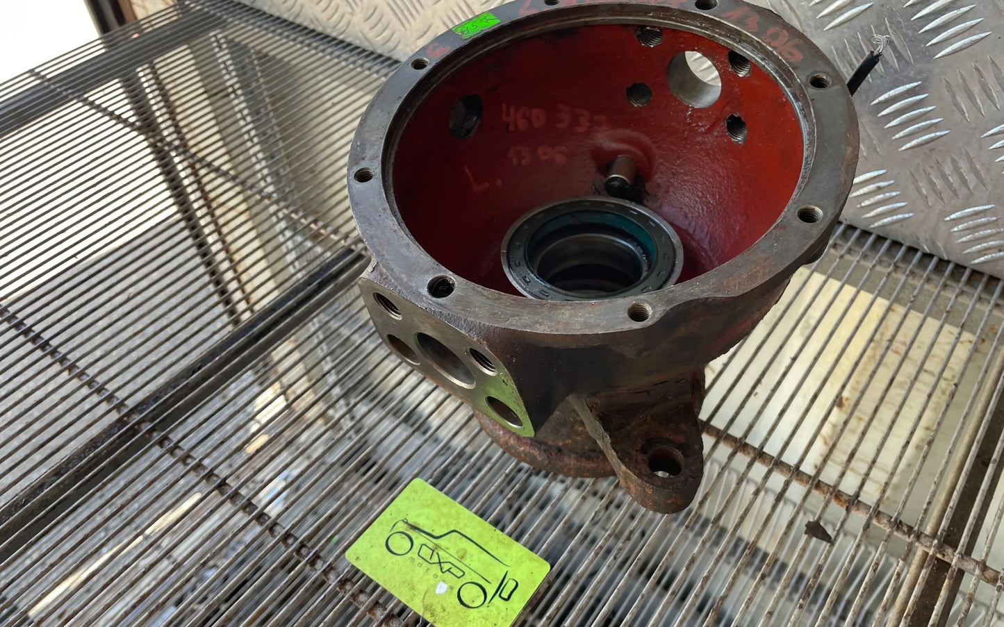 Mercedes-Benz G-Class W463 Front Left Axle Steering Knuckle