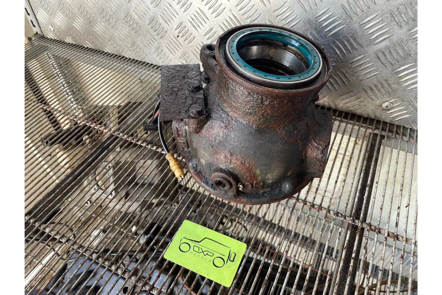 Mercedes-Benz G-Class W463 Front Right Axle Steering Knuckle