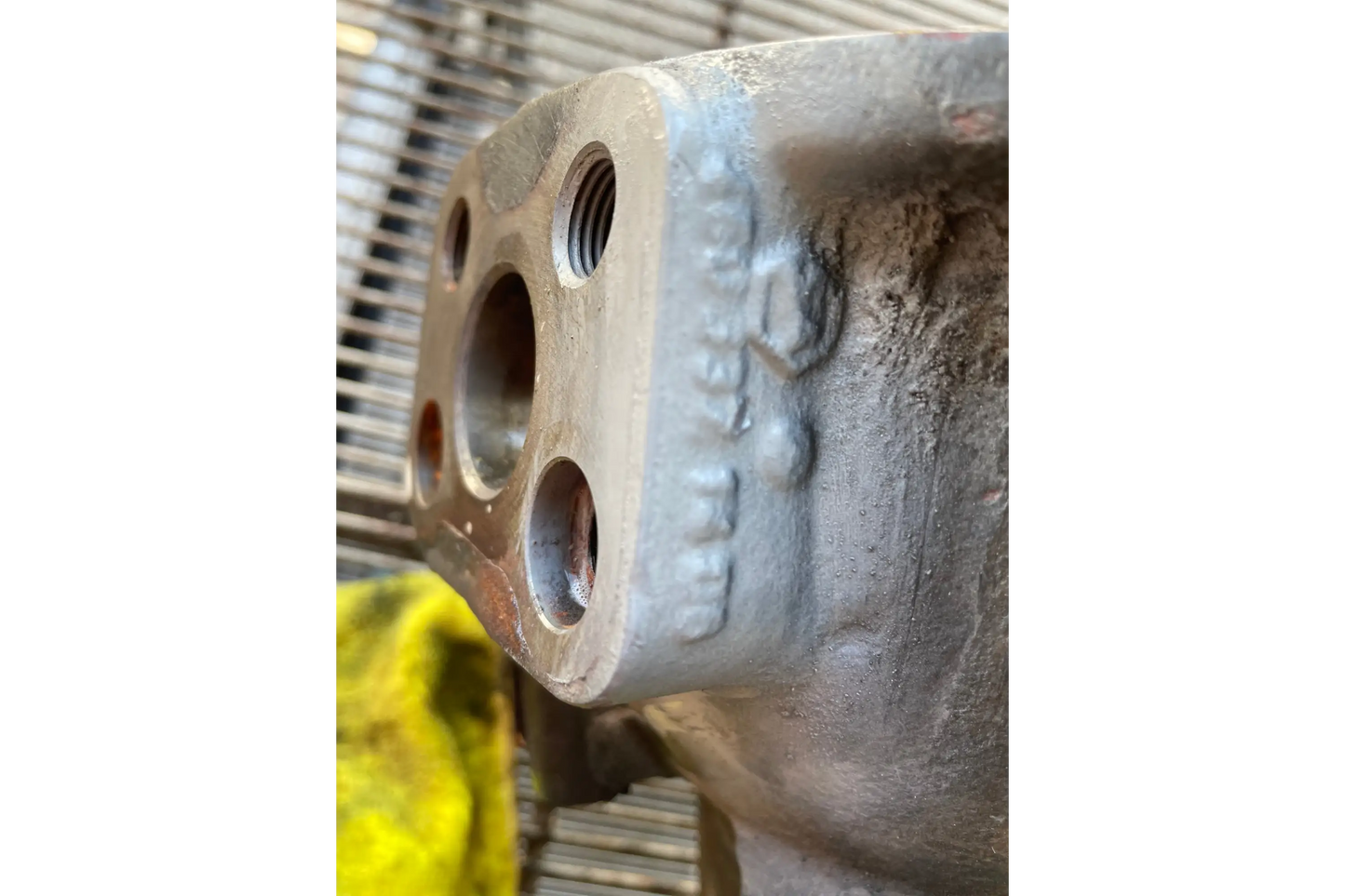 Mercedes-Benz G-Class W463 Front Right Axle Steering Knuckle