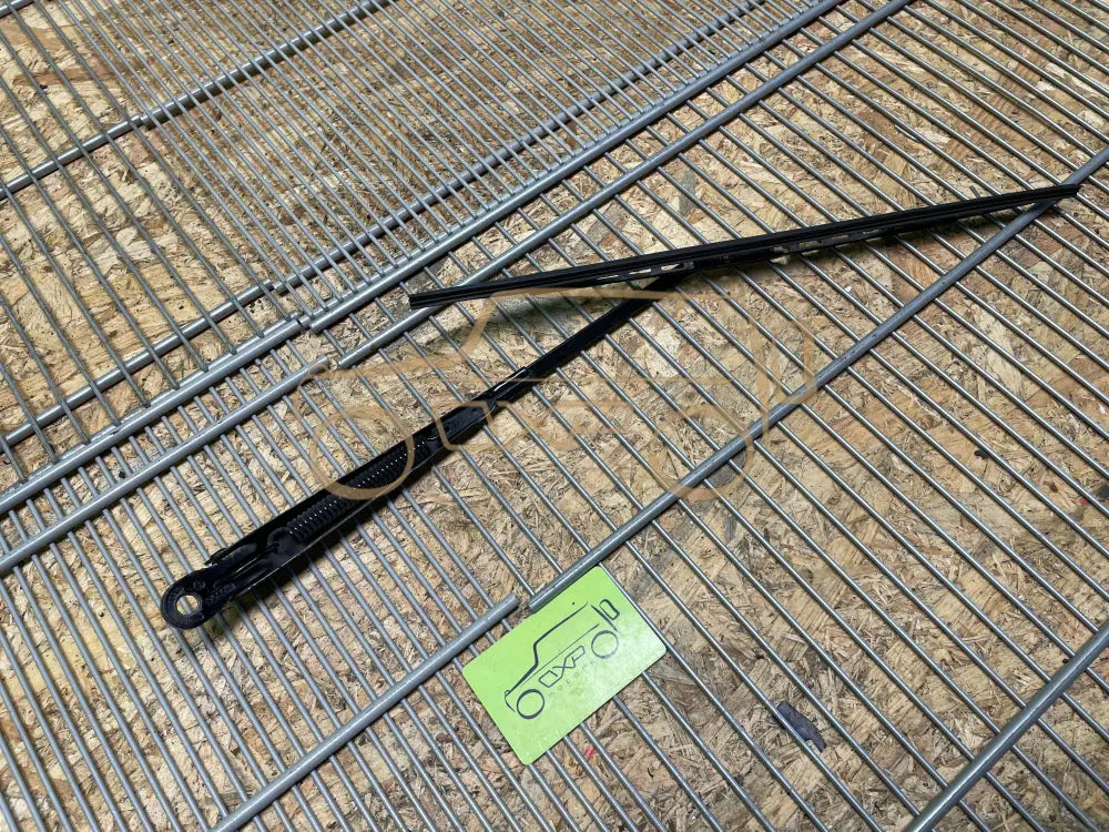 Mercedes-Benz G-Class W463 Front wiper arm