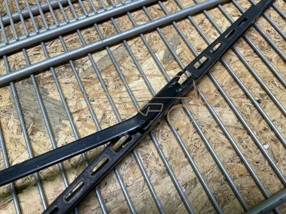 Mercedes-Benz G-Class W463 Front wiper arm