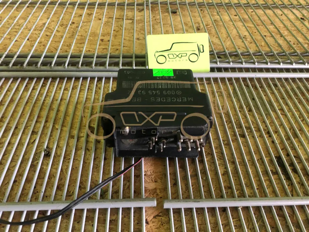 Mercedes-Benz G-Class W463 G350 1993 Glow plug relay