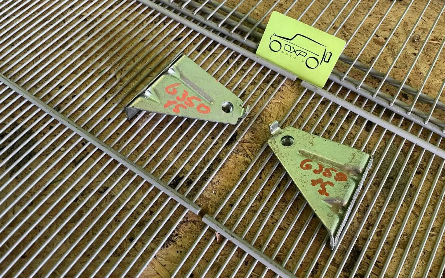 Mercedes-Benz G-Class W463 G350 2015 Rear seat belts fastening