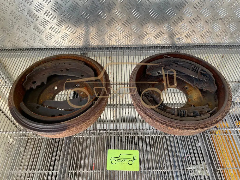 Mercedes-Benz G-Class W463 G350 93. Rear drum brakes