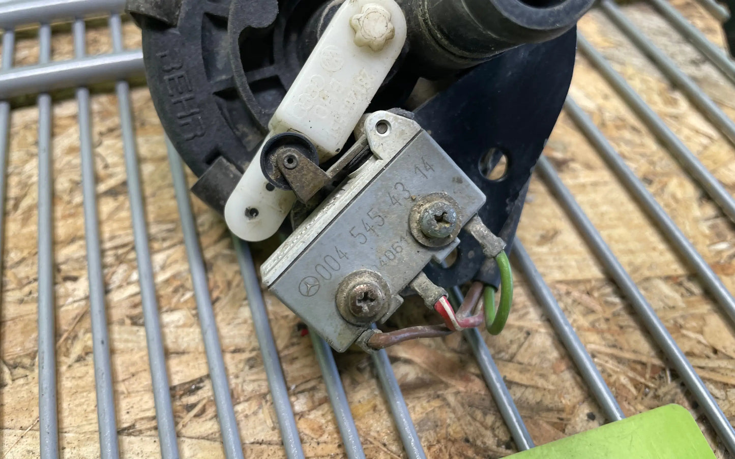 Mercedes-Benz G-Class W463 Heater Valve