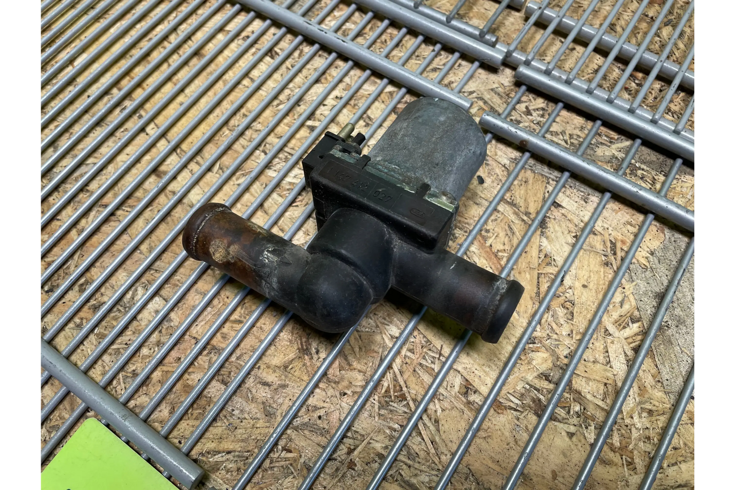 Mercedes-Benz G-Class W463 Heating Valve