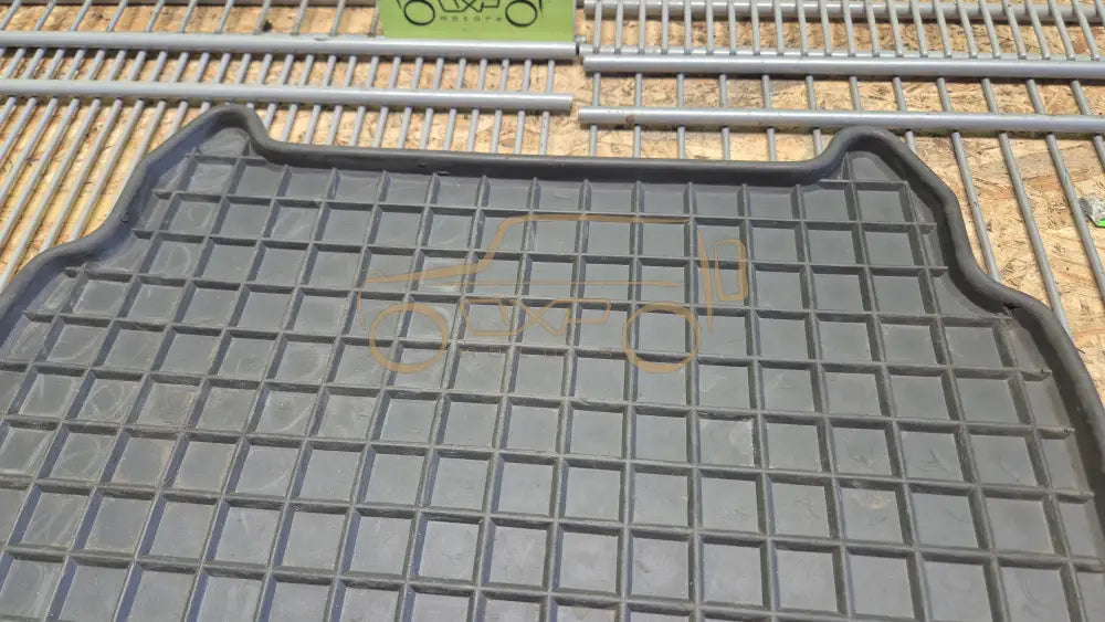 Mercedes-Benz G-Class W463 Rear Center Rubber Mat