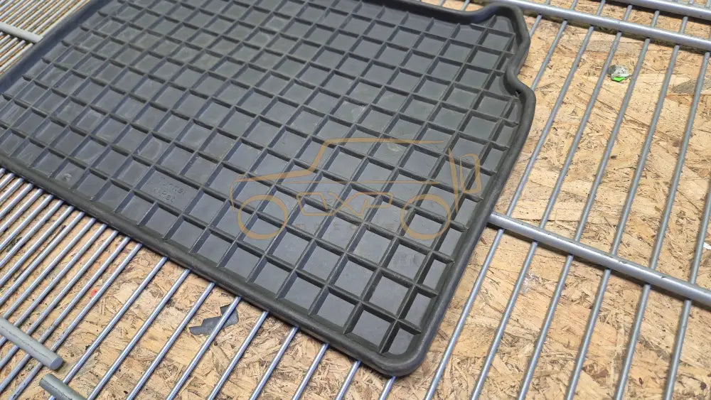 Mercedes-Benz G-Class W463 Rear Center Rubber Mat