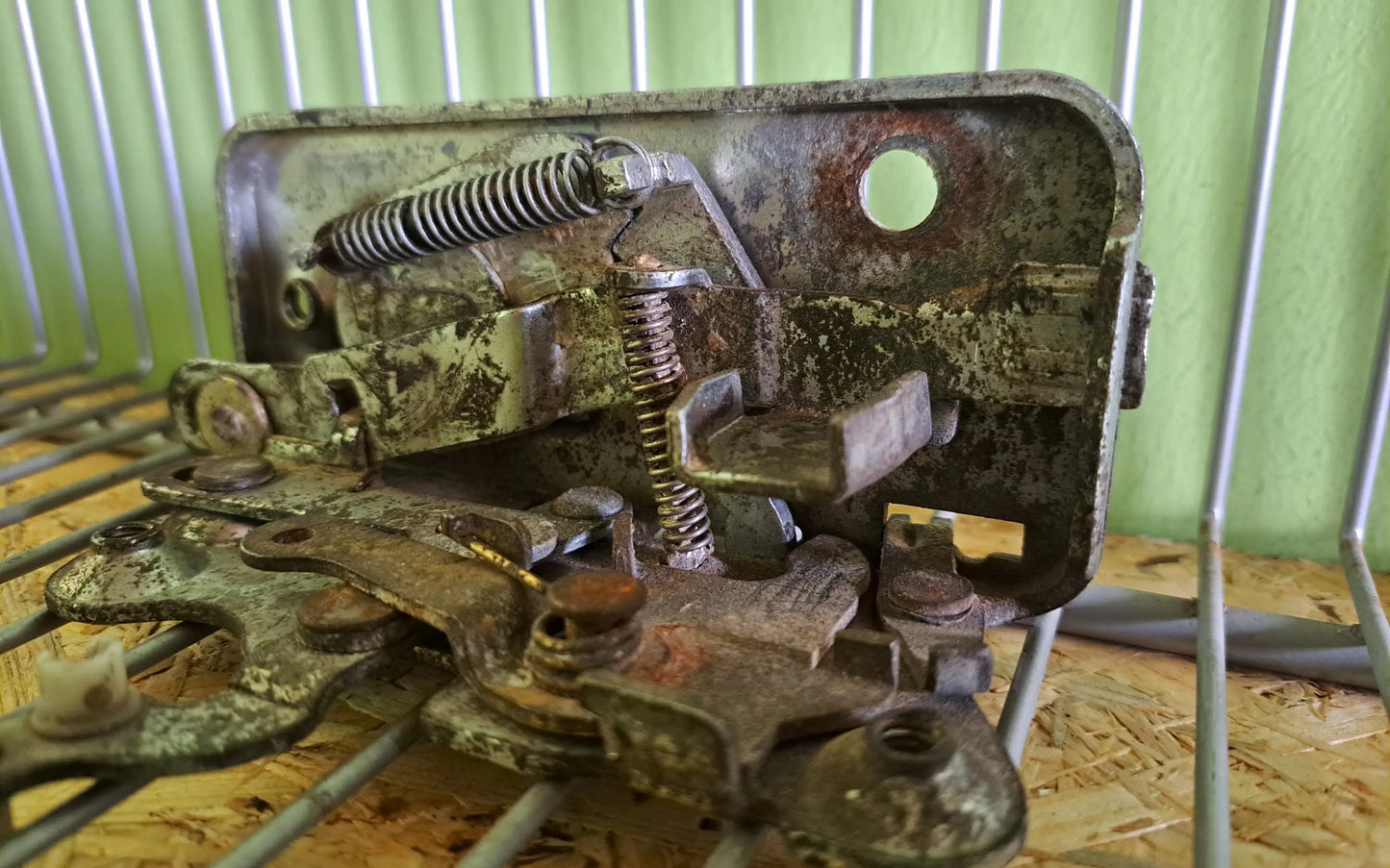 Mercedes-Benz G-Class W463 Rear left door lock