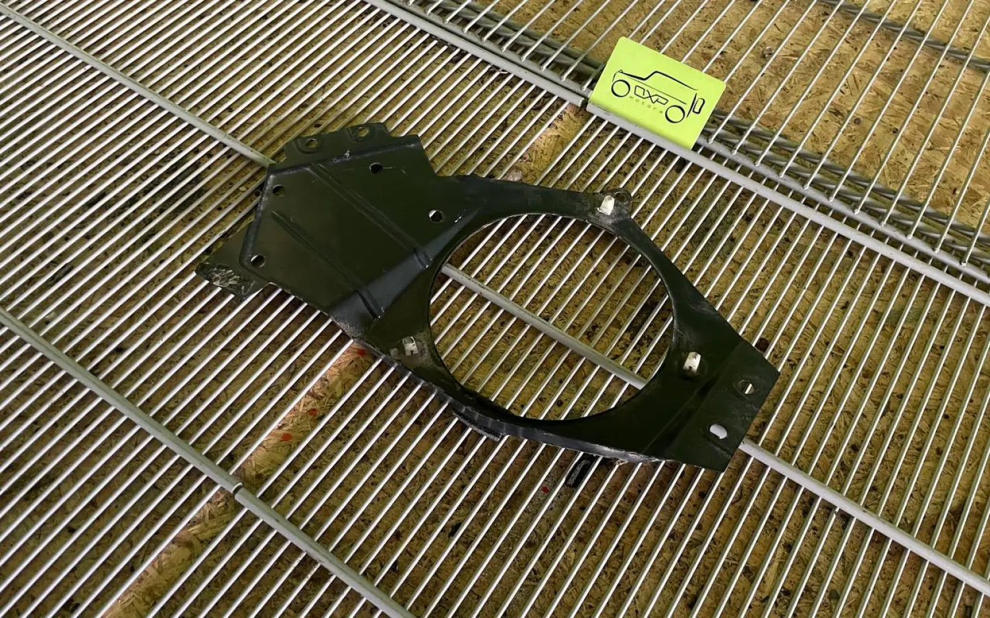 Mercedes-Benz G-Class W463 Rear Right Speaker Bracket