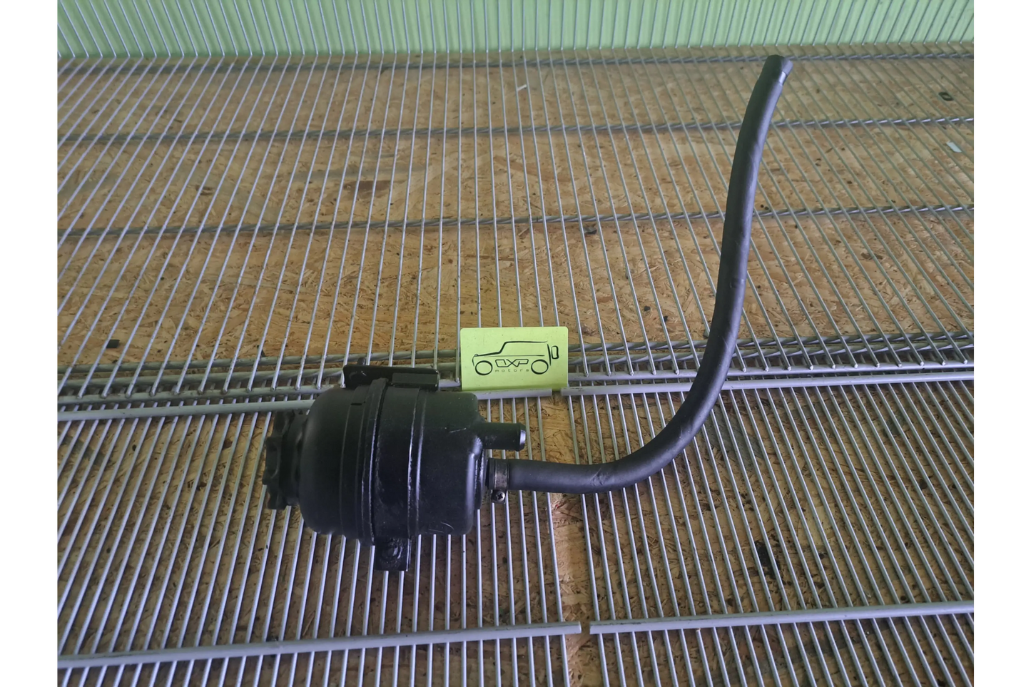 Mercedes-Benz G-Class W463 Steering fluid tank