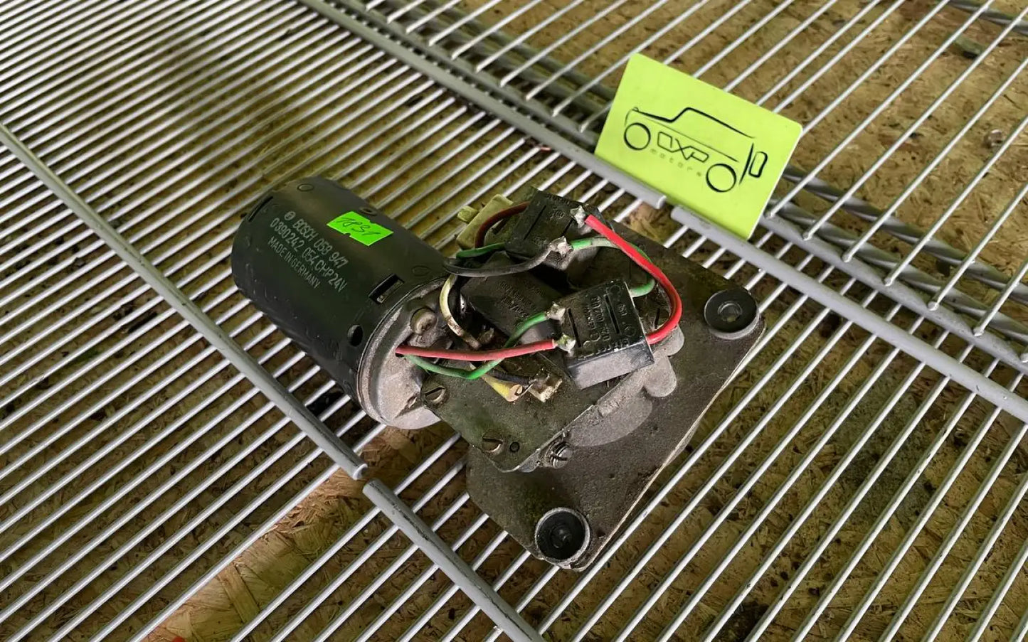 Mercedes-Benz G-Class W463 Windshield Wiper Motor