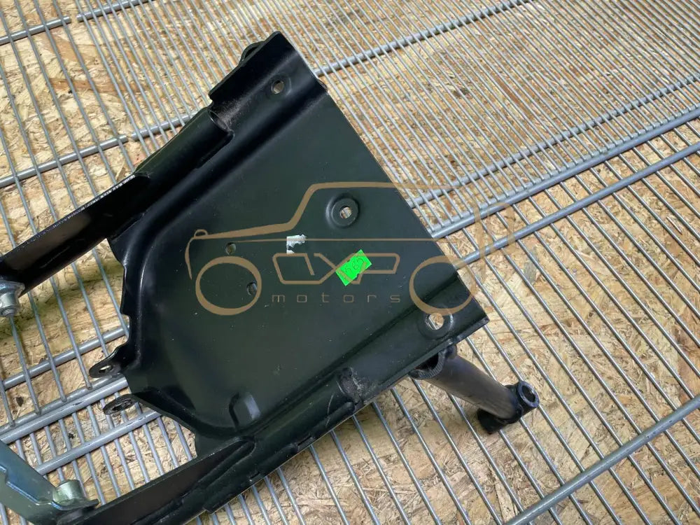 Mercedes-Benz G W463 Steering Column Bracket Mount