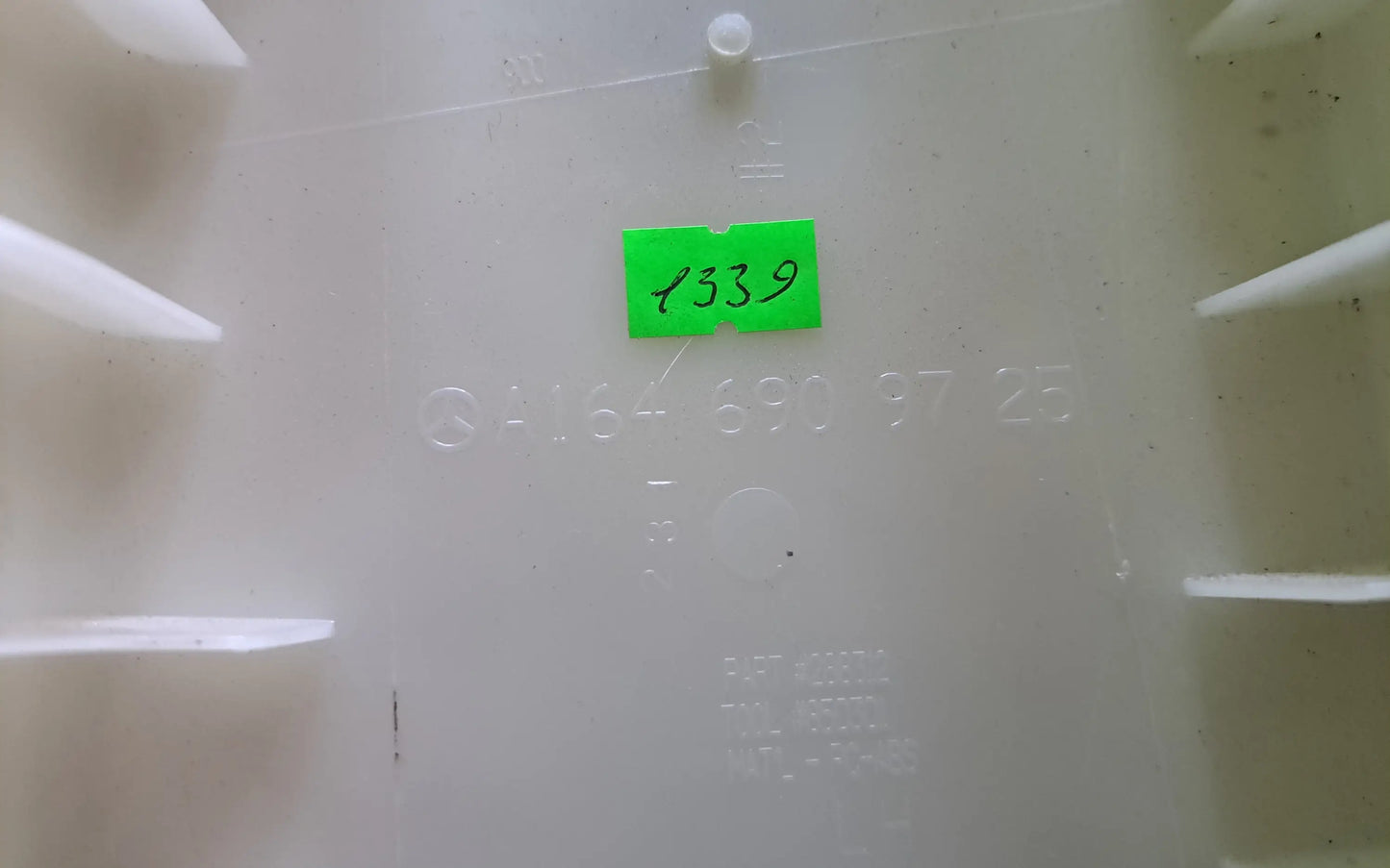 Mercedes-Benz GL-Class W164 B-Pillar trim left