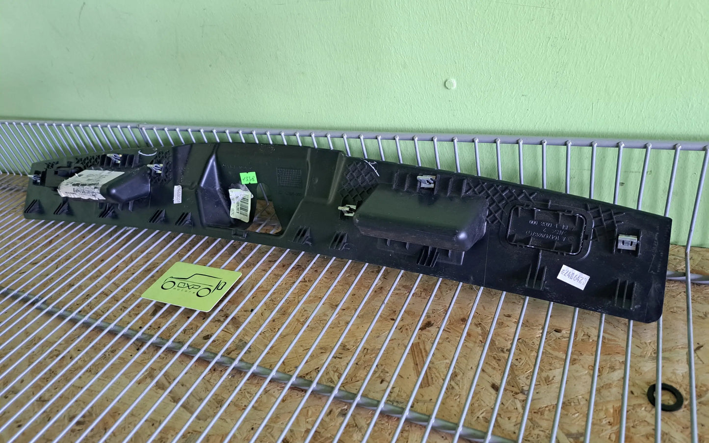 Mercedes-Benz GL-Class W164 Boot lid lock trim