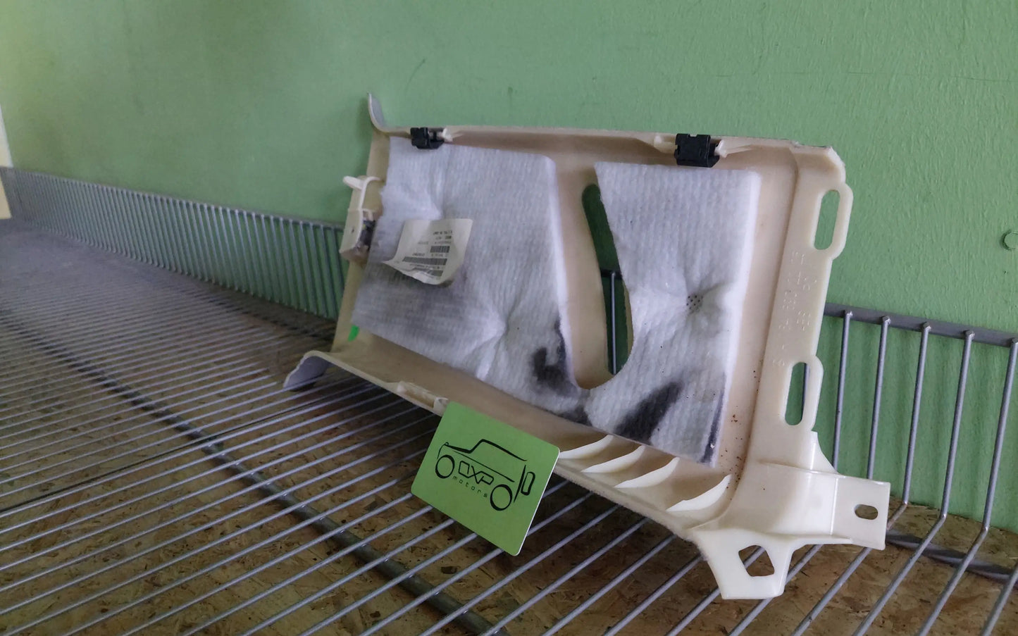 Mercedes-Benz GL-Class W164 C-Pillar right panel