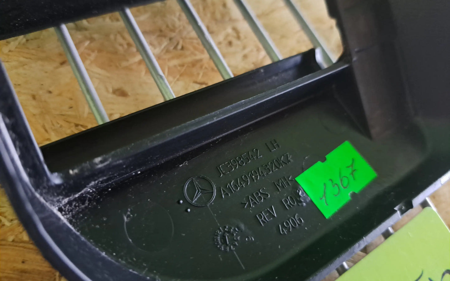 Mercedes-Benz GL-Class W164 Front left track cover