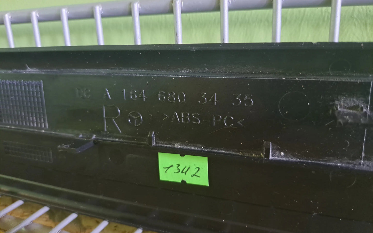 Mercedes-Benz GL-Class W164 Front right door step trim