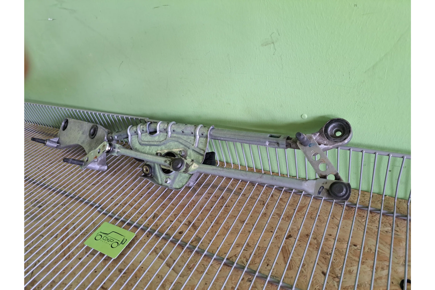 Mercedes-Benz GL-Class W164 Front wiper linkage