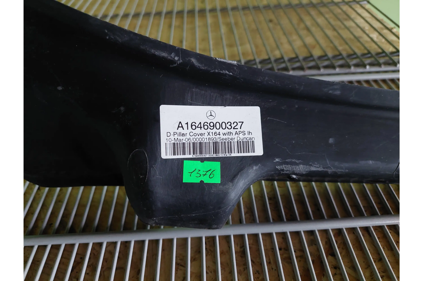 Mercedes-Benz GL-Class W164 Rear left D-pillar trim