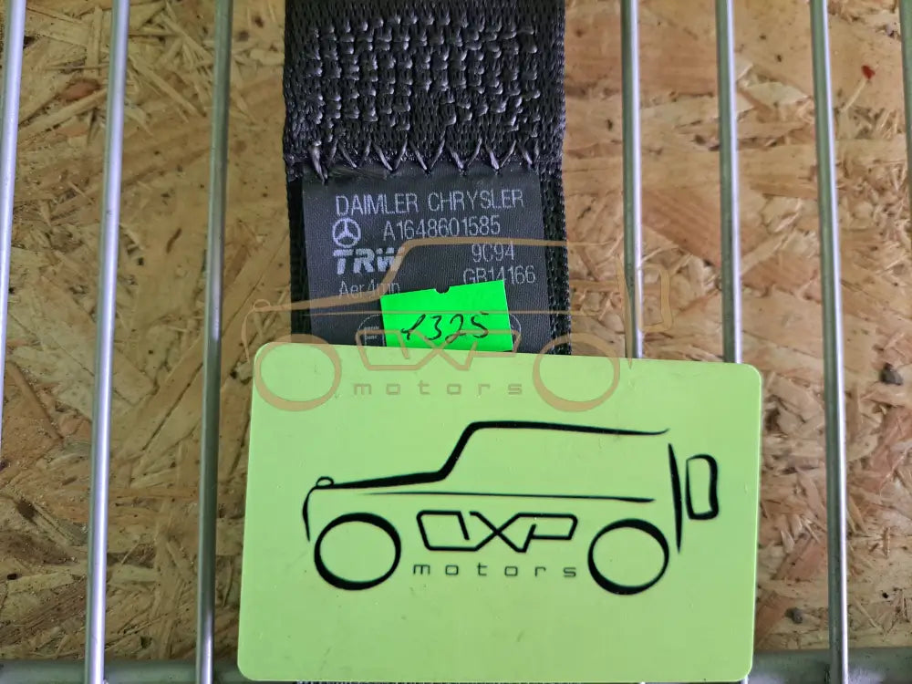 Mercedes-Benz GL-Class W164 Rear left seat belt