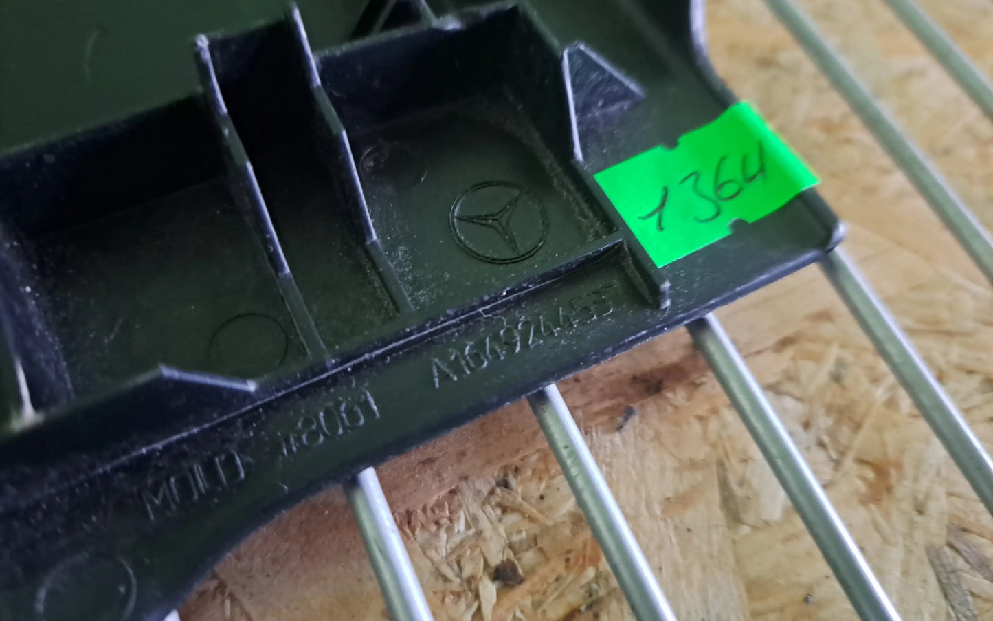 Mercedes-Benz GL-Class W164 Rear left seat trim