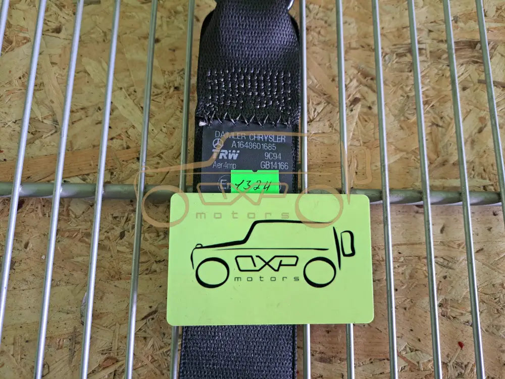Mercedes-Benz GL-Class W164 Rear right seat belt
